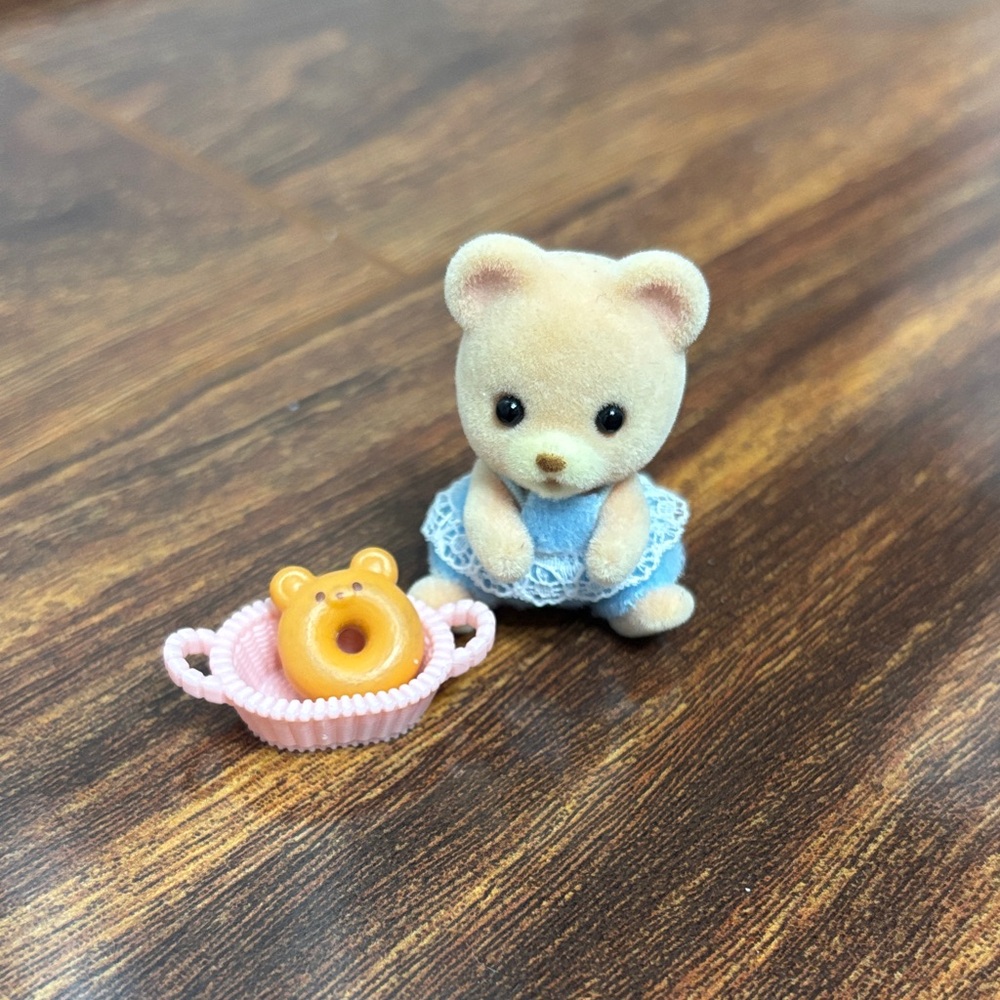 Sylvanian Families / Calico Critter Baby & Donut